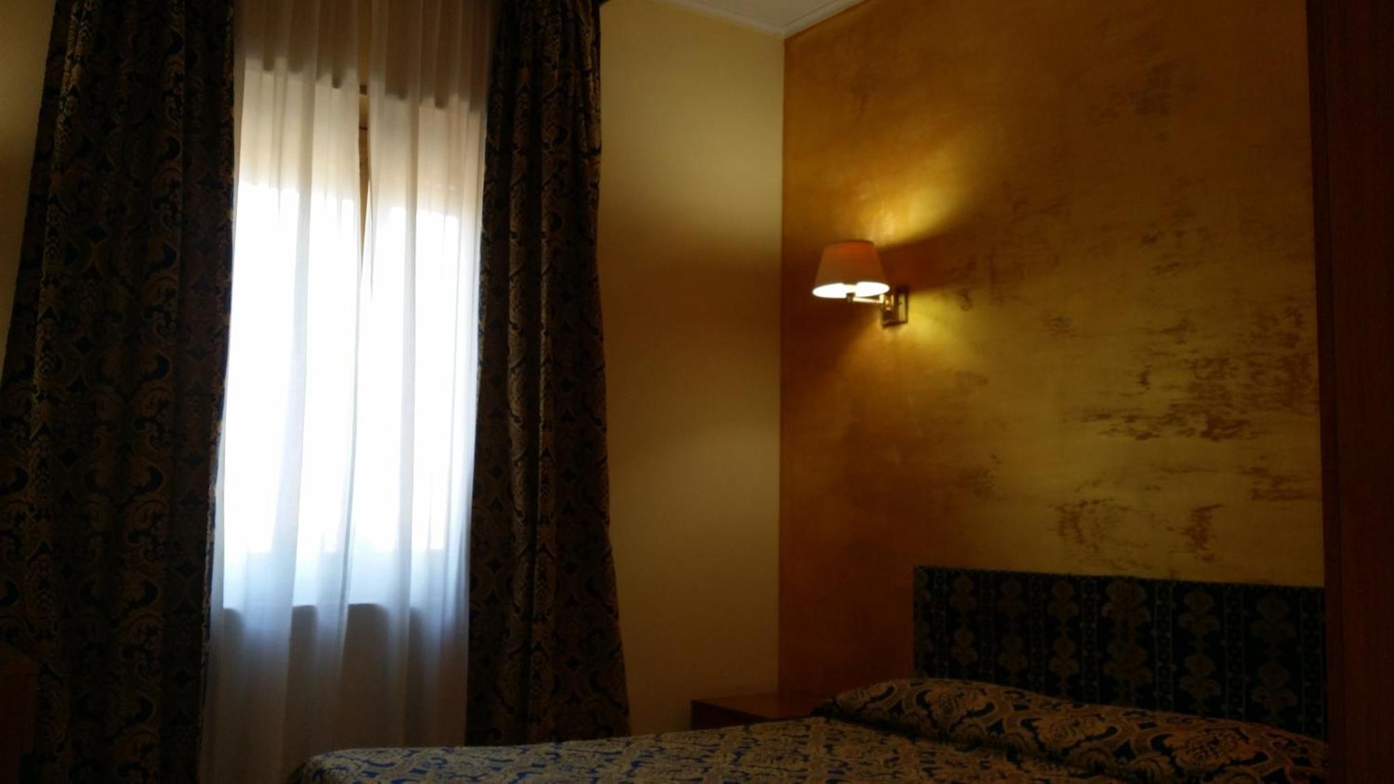 Hotel Industrial Рим Экстерьер фото