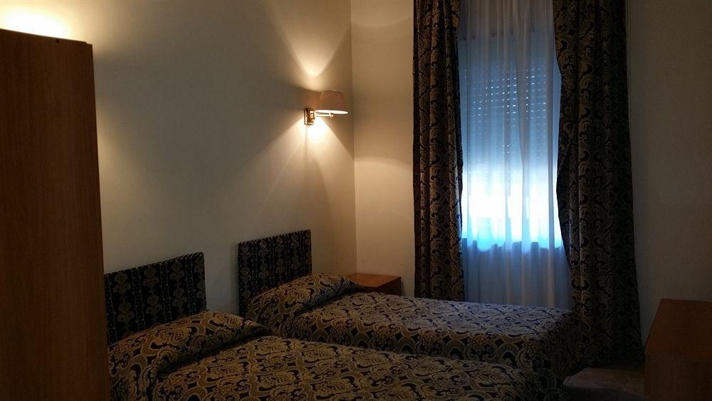 Hotel Industrial Рим Экстерьер фото