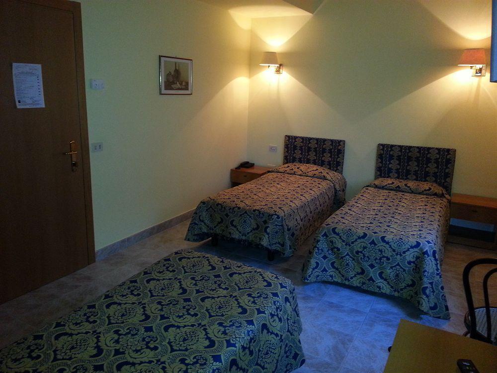 Hotel Industrial Рим Экстерьер фото