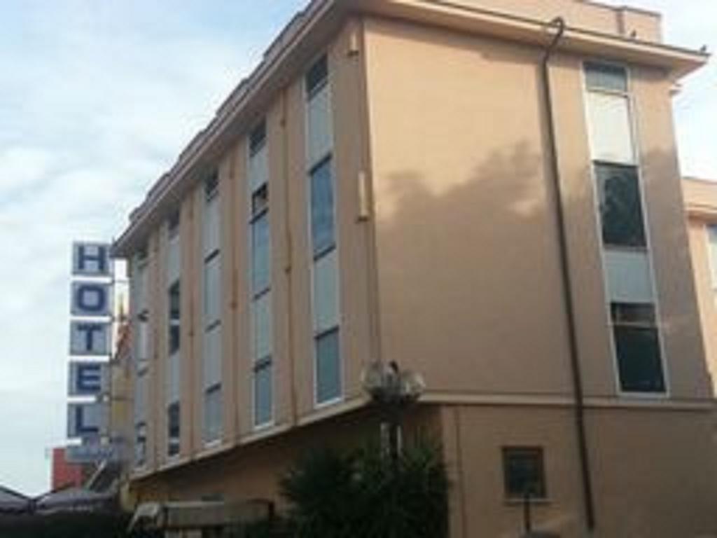 Hotel Industrial Рим Экстерьер фото